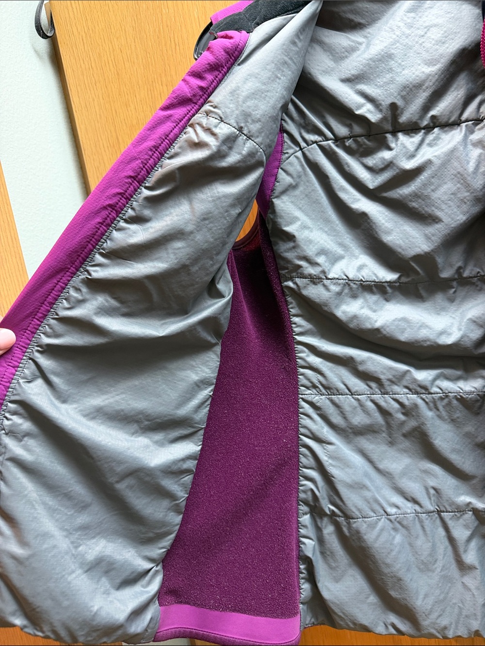 Arc'teryx Magenta/Purple Women's Active Shell Vest - Picture 8 of 12